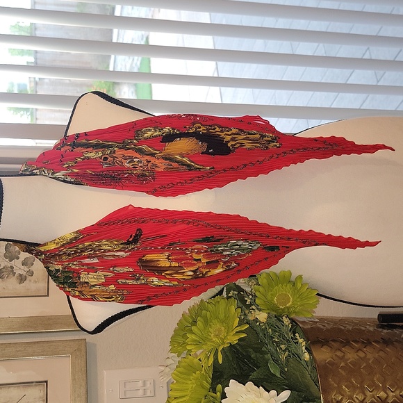 Hermes Accessories - Authentic Hermes pleated silk scarf with box